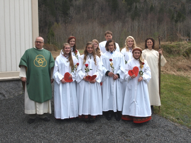 konfirmanter Langangen_kirke_2013